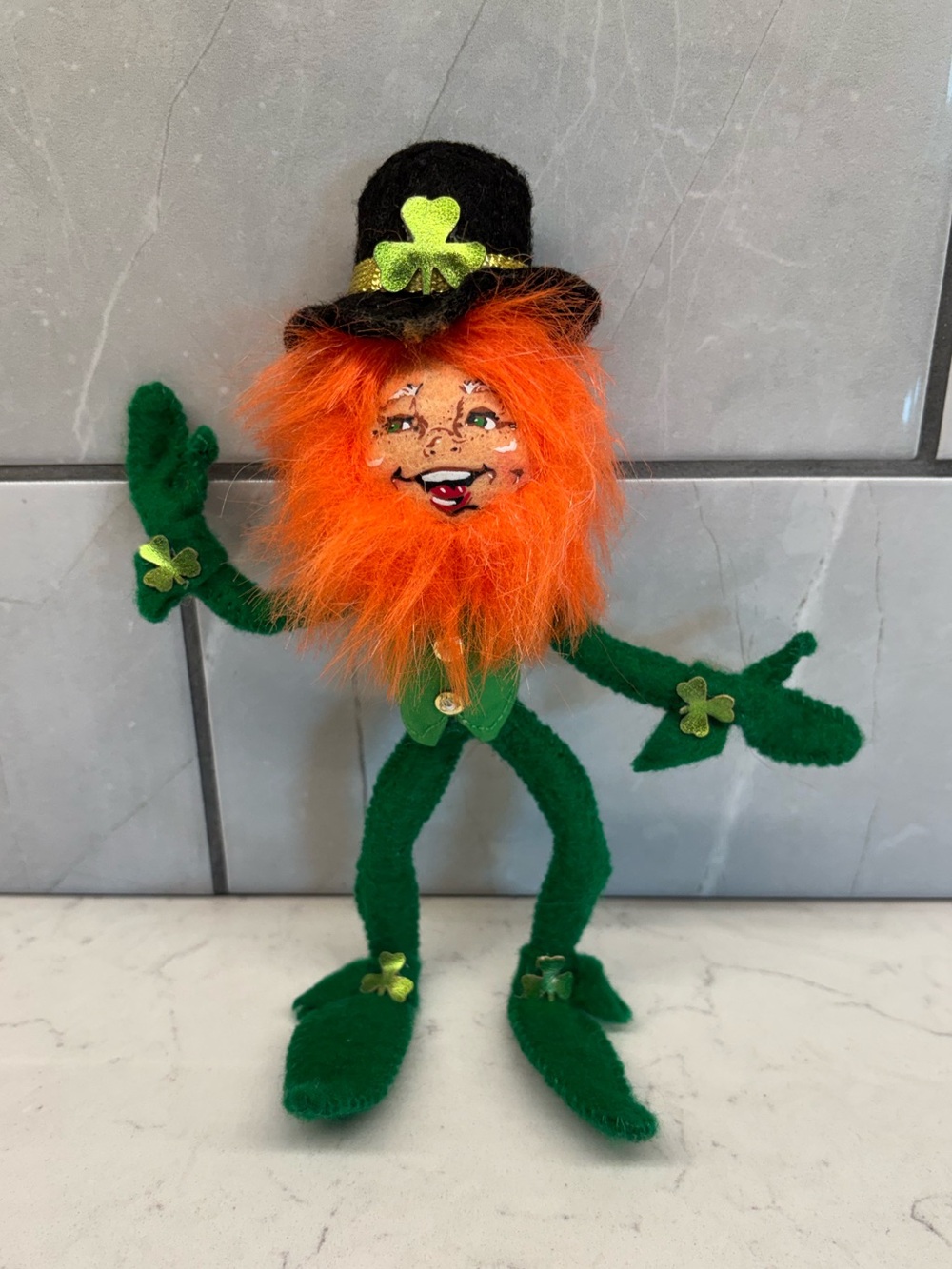 ANNALEE 2009 Shamrock Elf St Patrick's Day Leprechaun Movable Irish